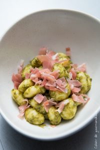 Gnocchis au jambon de parme et au Pesto à l'ail des ours (ail doux)