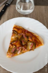 Pizza aubergine lardons