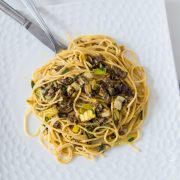 Spaghettis poireaux champignons | Sobriété et gourmandises